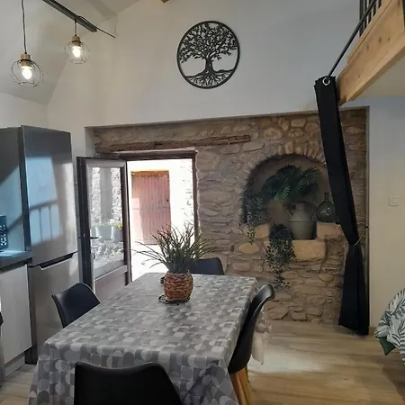 Au Bord De La Riviere דירה