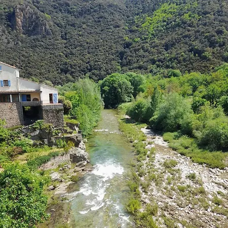 Au Bord De La Riviere *